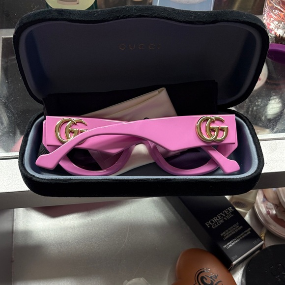 Gucci Bold Pink Sunglasses - Picture 2 of 4